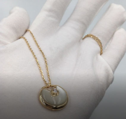 De witte Wijze van de Juwelenxs van Moeder van Parel Amulette De Cartier Necklace 18K Gouden