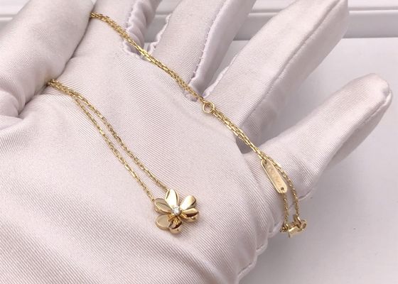 Elegante Bloem Gevormde 18K Gouden Diamond Necklace With Round Diamonds